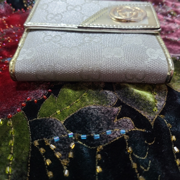 EUC Gucci Wallet - Picture 3 of 15